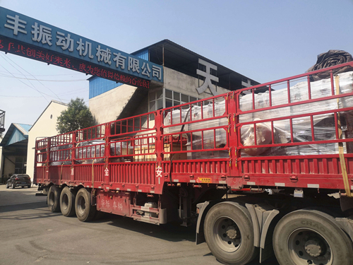 全不銹鋼噴砂直線振動篩已發(fā)貨,請袁經(jīng)理注意查收！